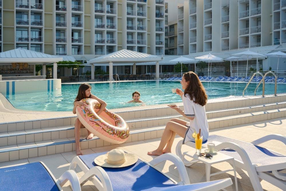 Bluesun Hotel Alga - Obiteljski pozdrav ljetu s punim pansionom
